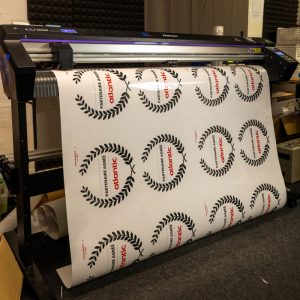 Impression en grand format des adhésifs réutilisables Nano-tacar pour le Groupe Atlantic.