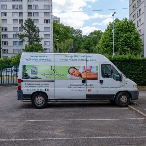 Flocage complet du côté gauche de l’utilitaire Harmony Thaï Massage.