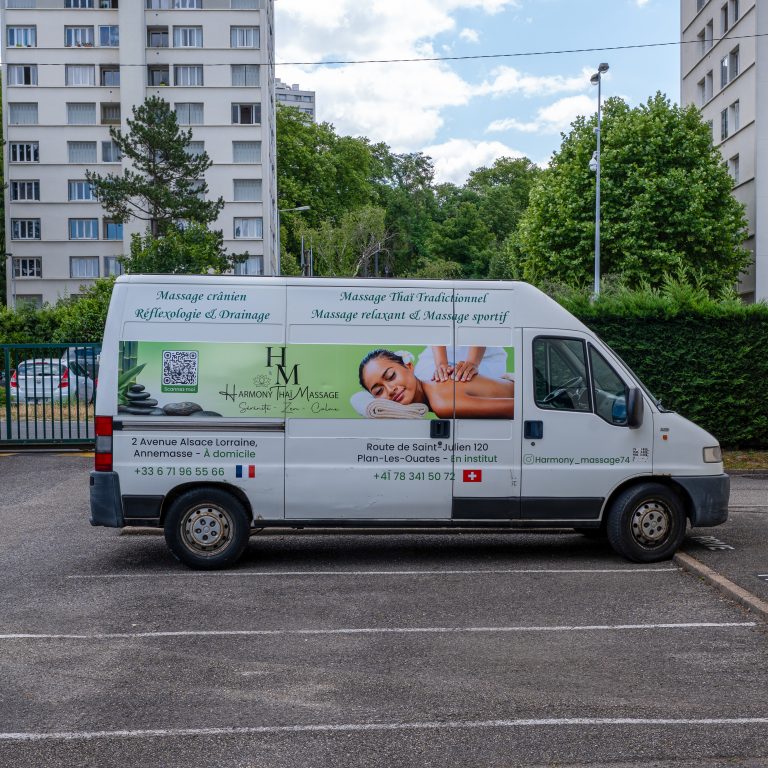 Flocage complet du côté gauche de l’utilitaire Harmony Thaï Massage.