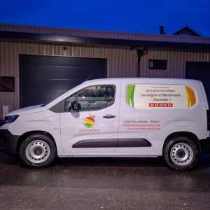 Marquage de véhicule à Lyon : flocage latéral de l’utilitaire La Petite Mandarine (Saint-Priest)